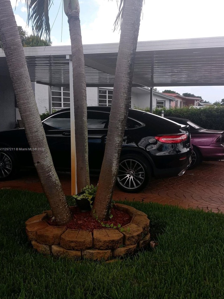 3412 176th Ter, Miami, FL 33056-3947