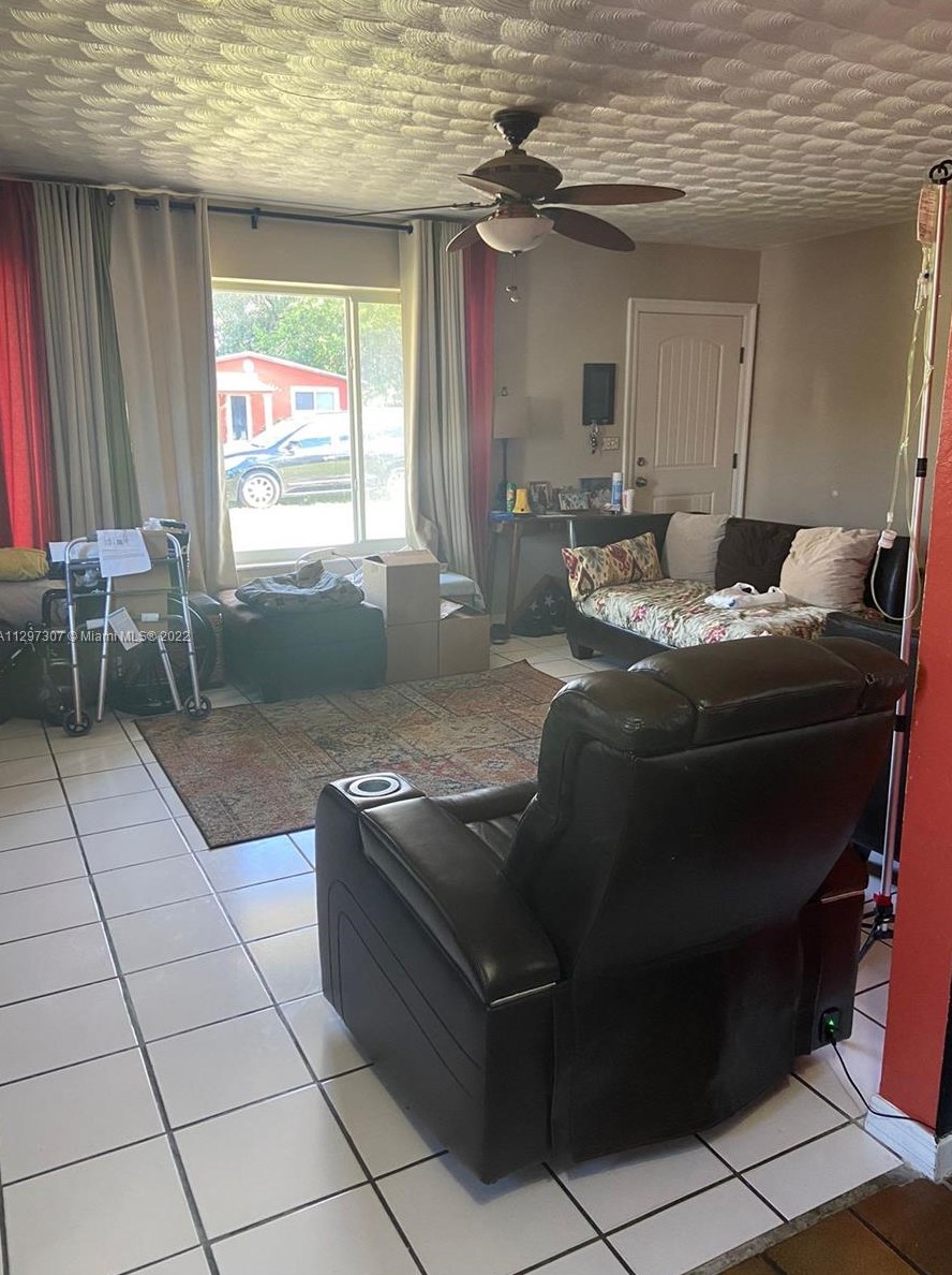1300 Peri St, Miami, FL 33054-3056