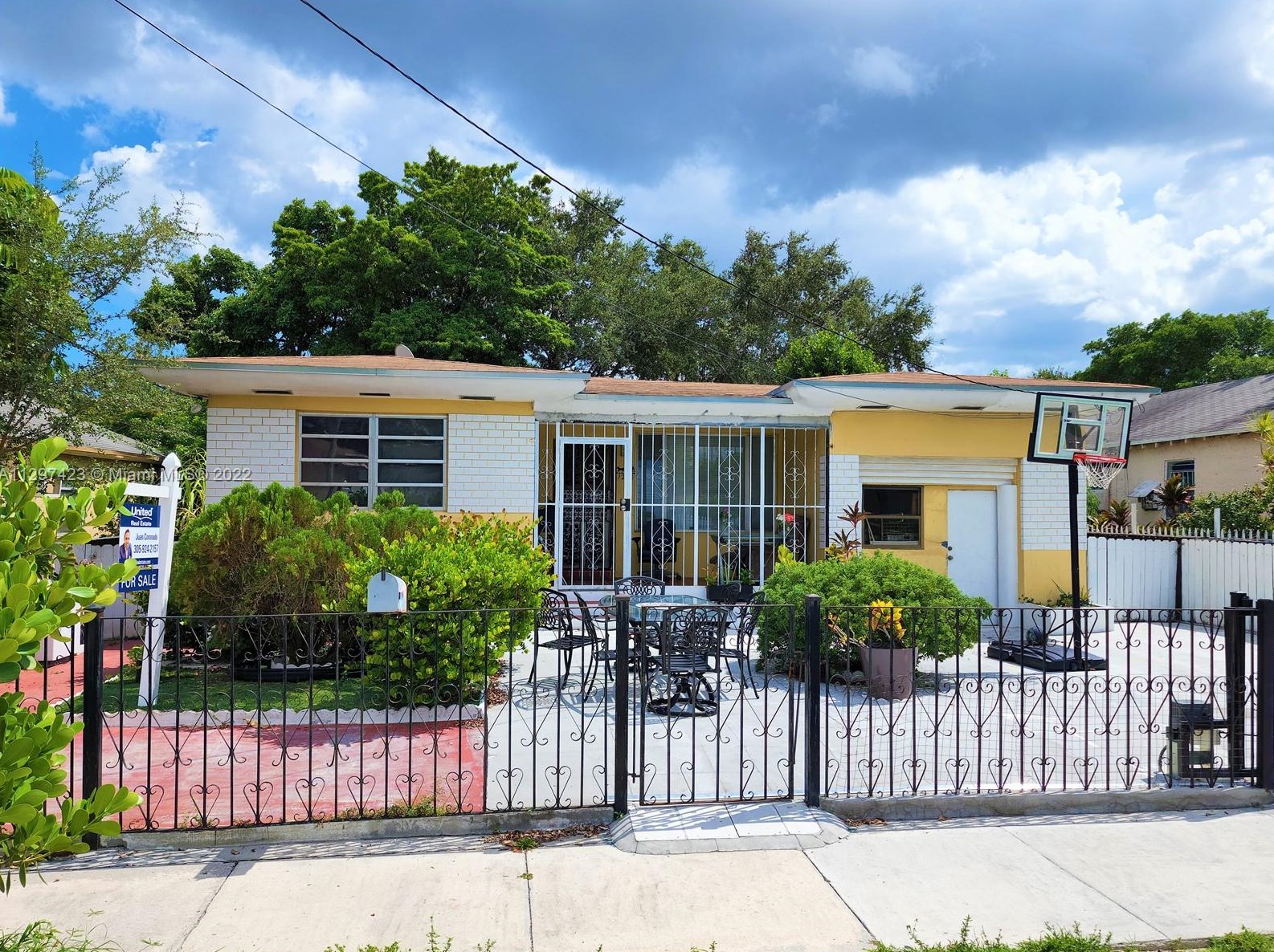 1260 69 St, Miami FL 33147-7152 exterior