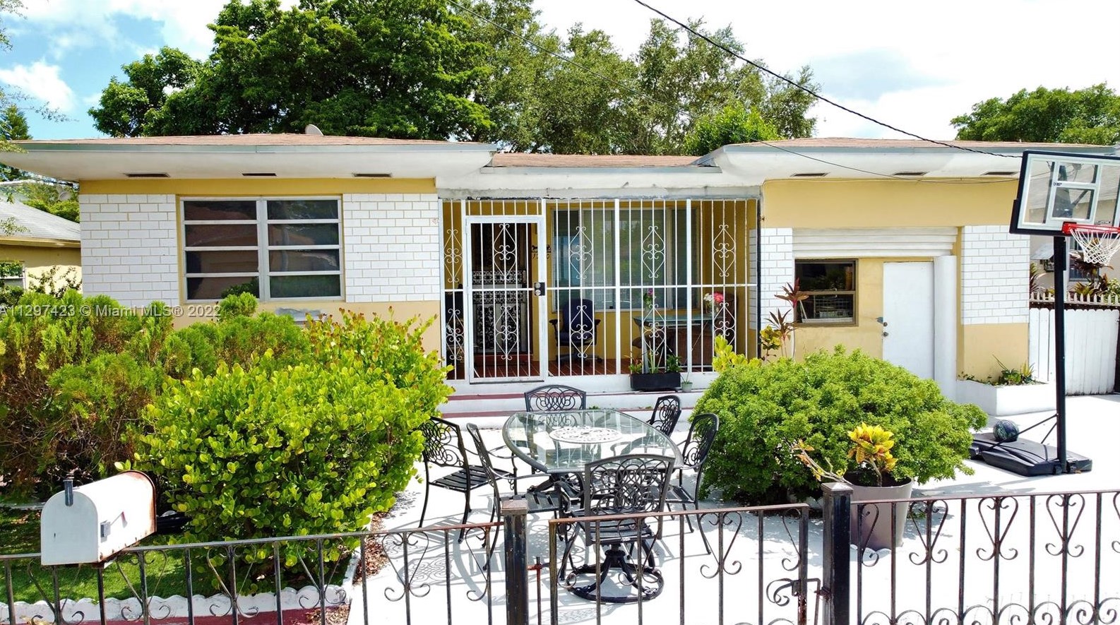 1260 69 St, Miami FL 33147-7152 exterior