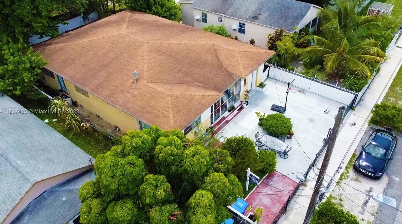 1260 69 St, Miami FL 33147-7152 exterior