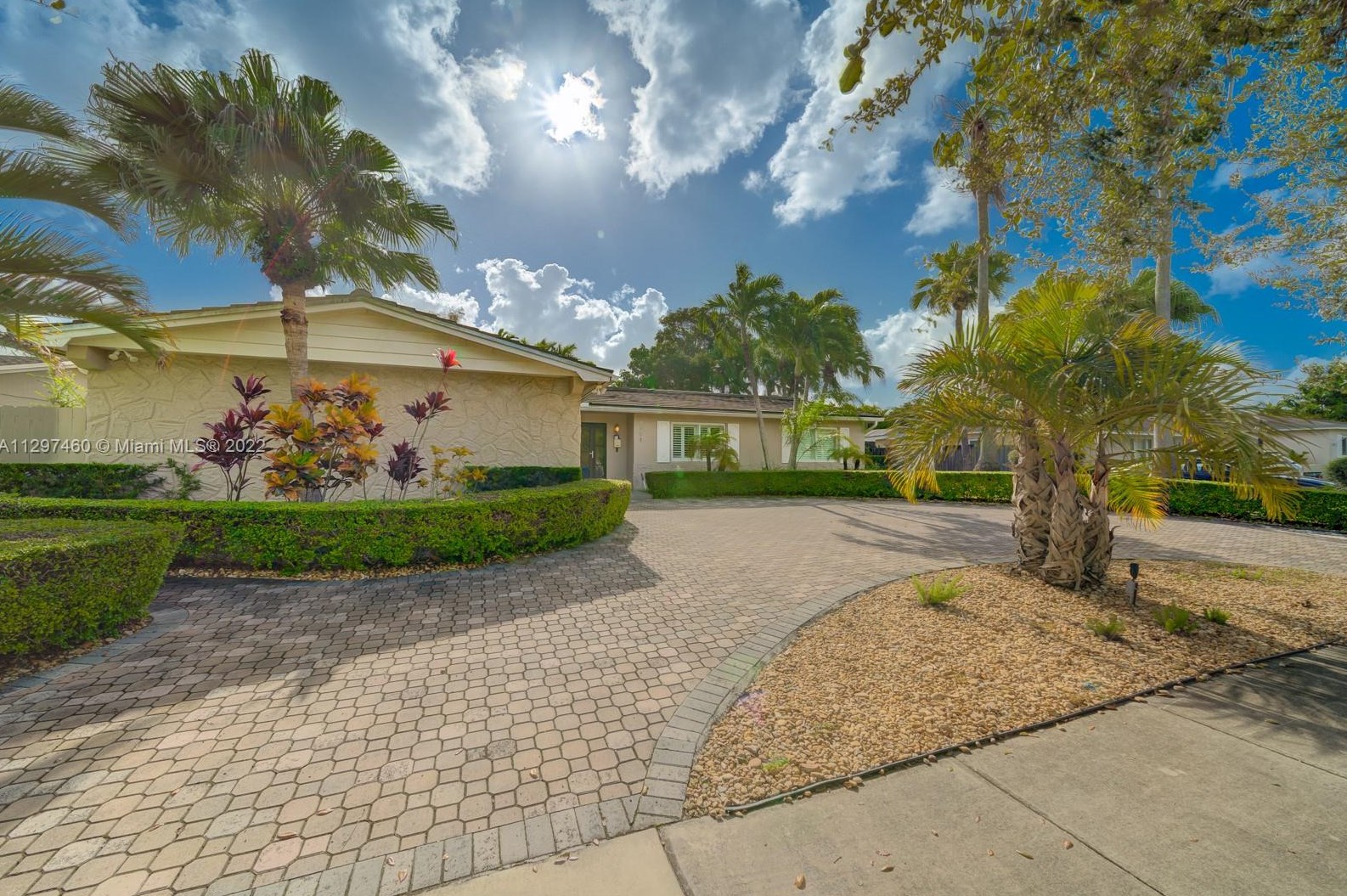 9751 Kendale Blvd, Miami, FL 33176