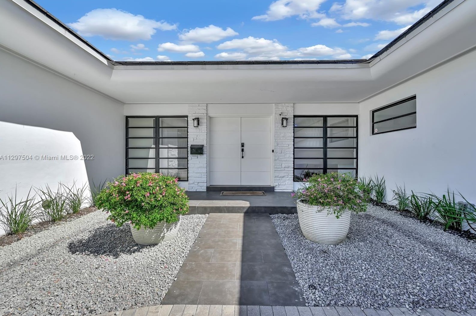 157 Bal Cross Dr, Miami, FL 33154