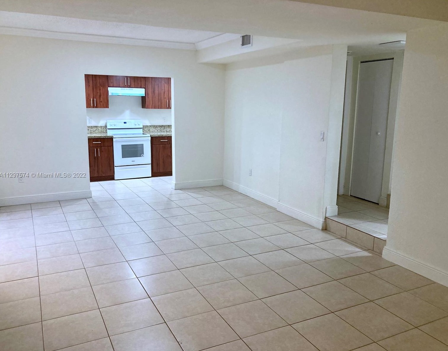 3886 84th Ave Sw, Miami, FL 33155