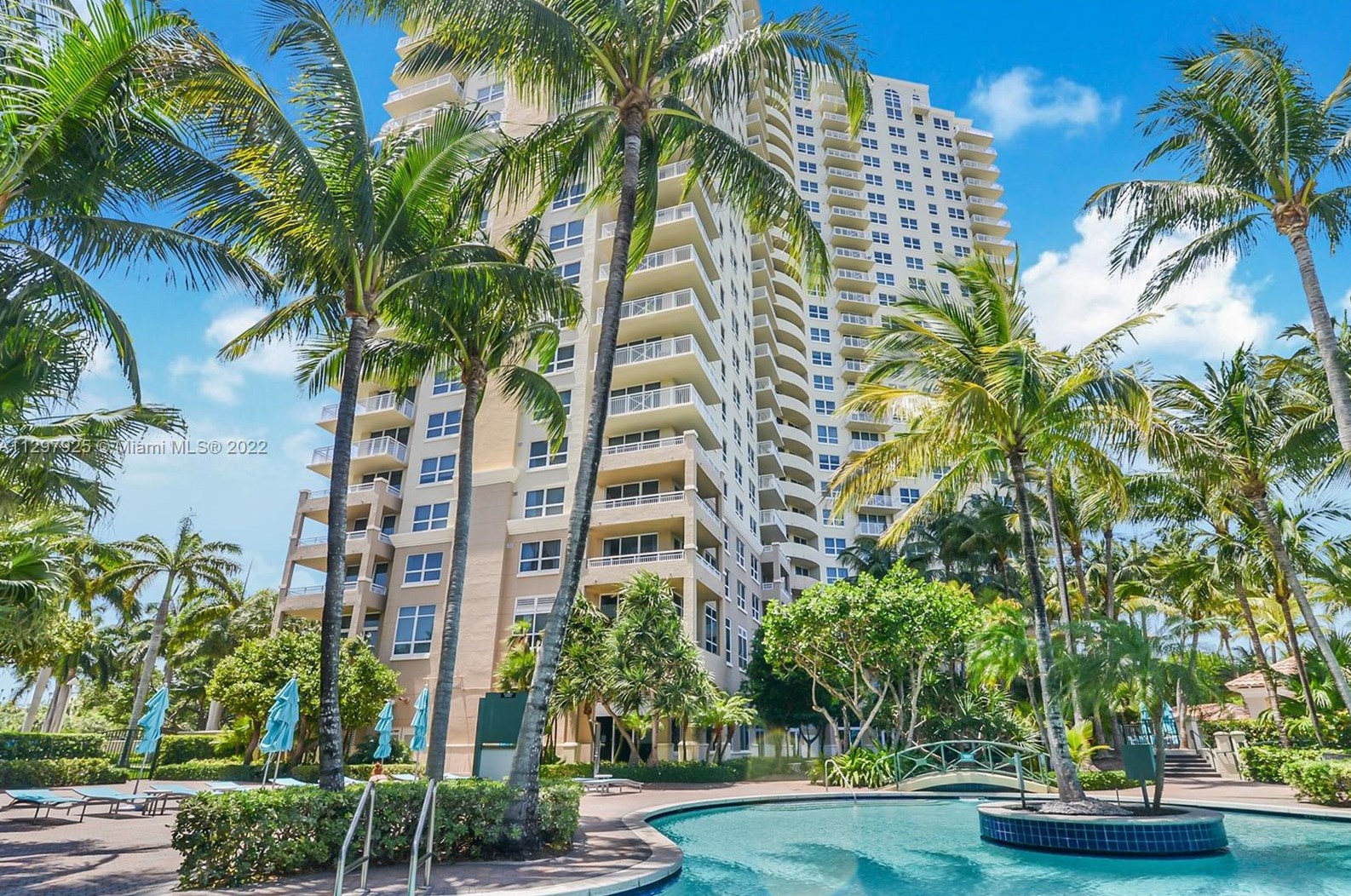 19501 W Country Club Dr Apt 1111, Miami, FL 33180
