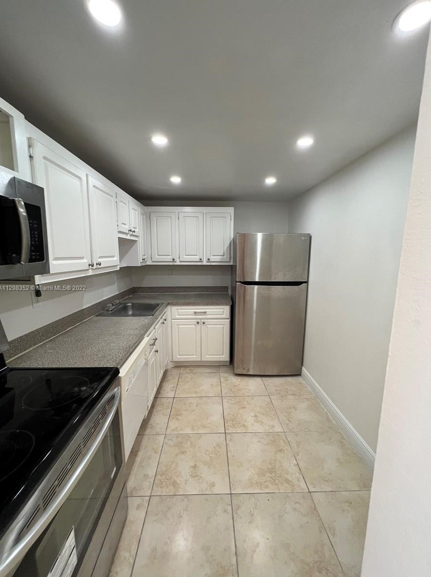 1805 Sans Souci Blvd Apt 415, Miami, FL 33181