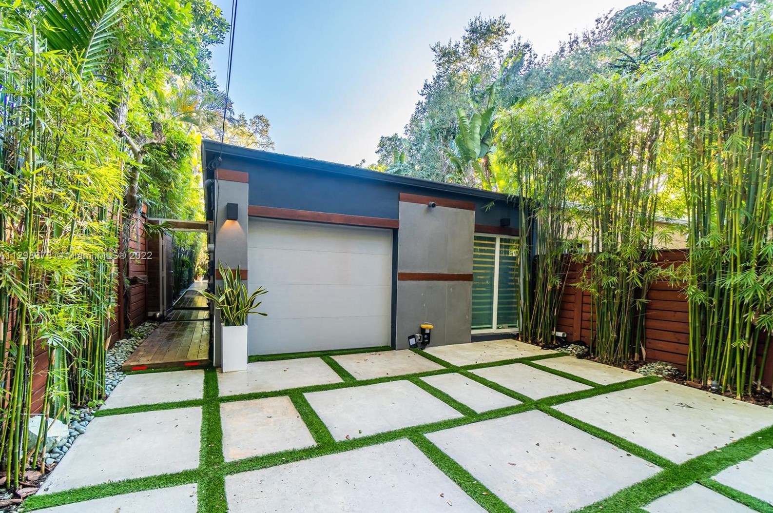 2934 Jackson Ave, Miami, FL 33133-4504