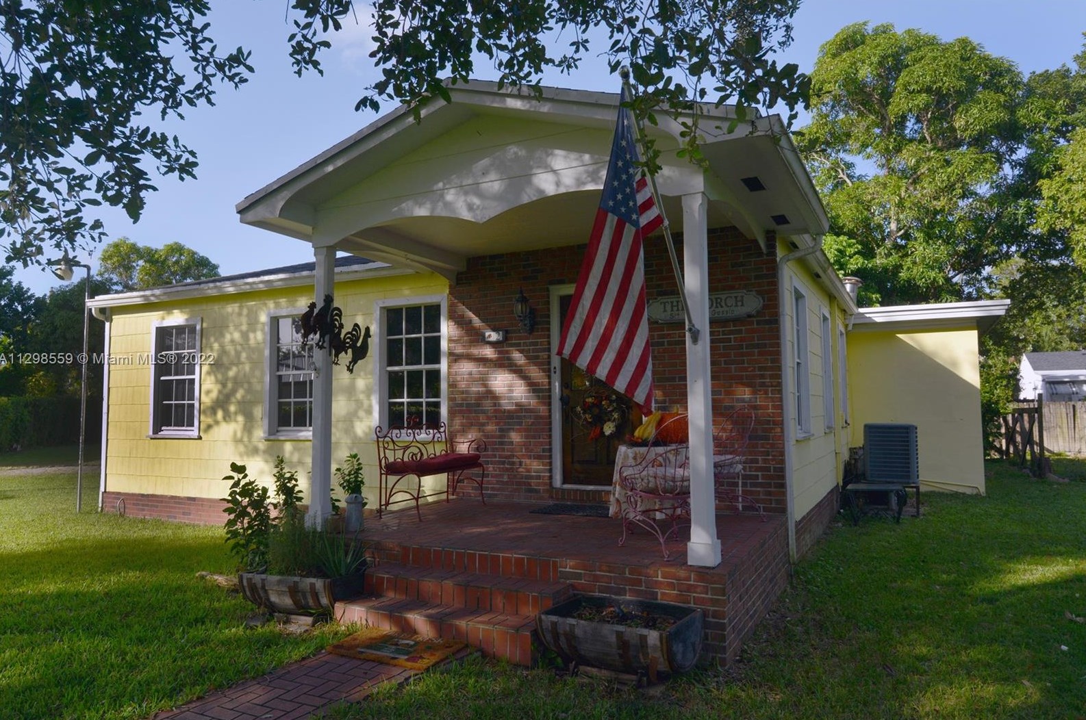2 Elm Dr, Miami, FL 33166-4954