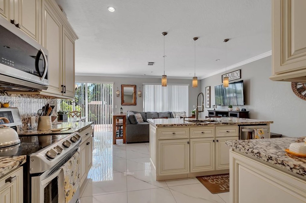 11751 137th Pl, Miami FL  33186-9105 exterior