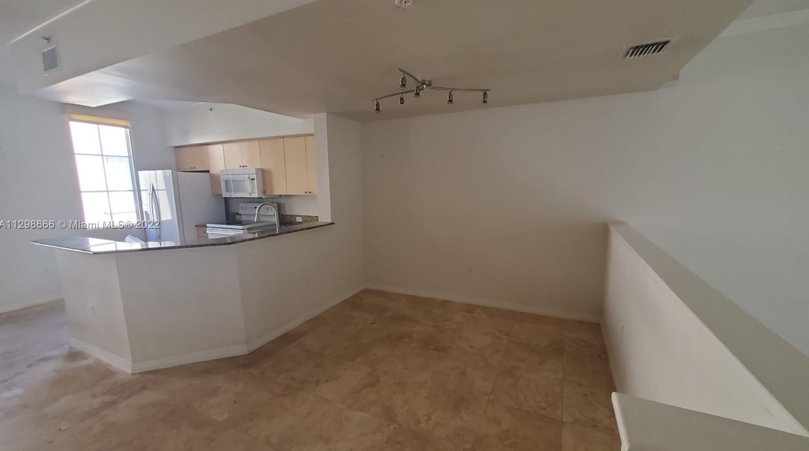 2945 Ne 185th St Apt 1402, Miami, FL 33180