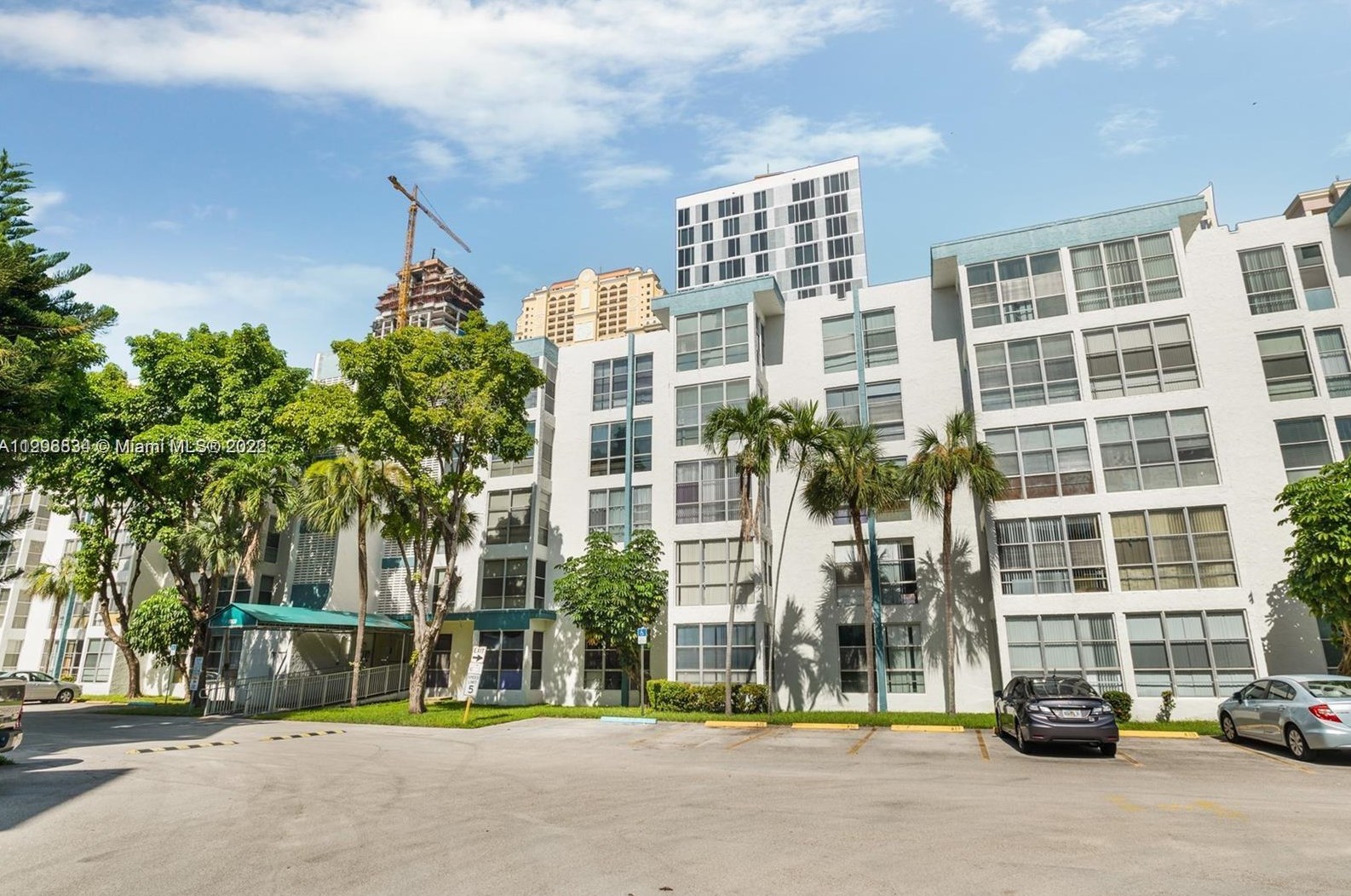 17620 Atlantic Blvd #410, Miami, FL 33160
