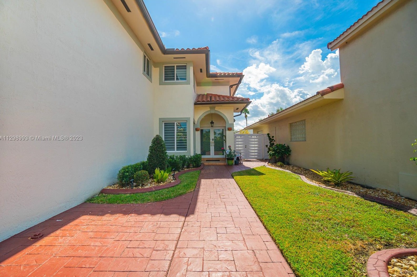 8722 Nw 141st Terrace, Hialeah, FL 33018