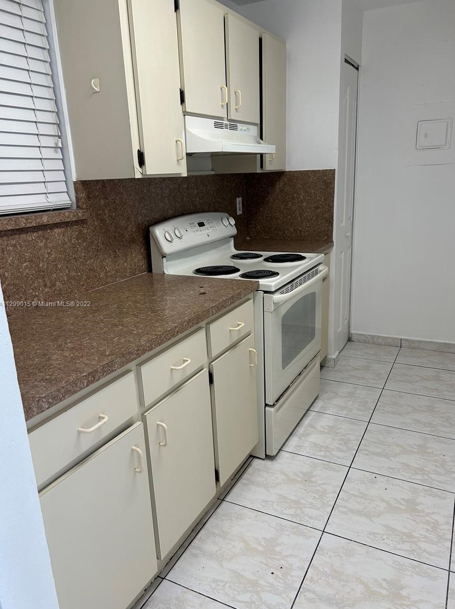 888 Ne 132nd St #407, Miami, FL 33161
