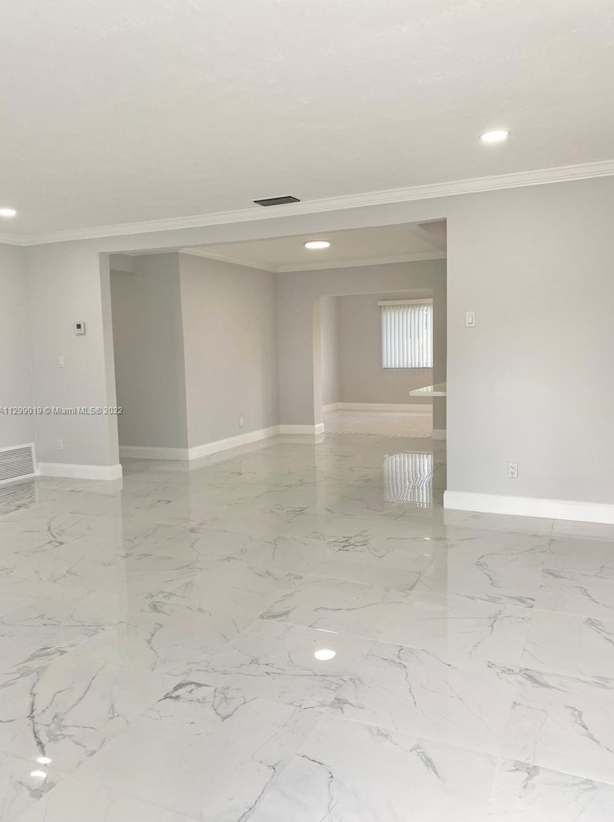 301 93rd Ter, Hollywood, FL 33024-6359
