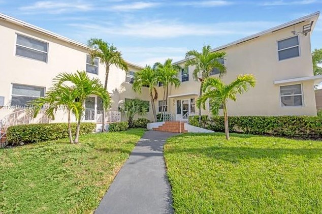 577 82nd St, Miami, FL 33138-4021