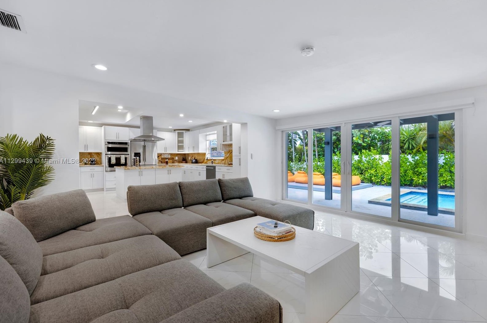 16520 35th Ave, Miami FL  33160-3817 exterior