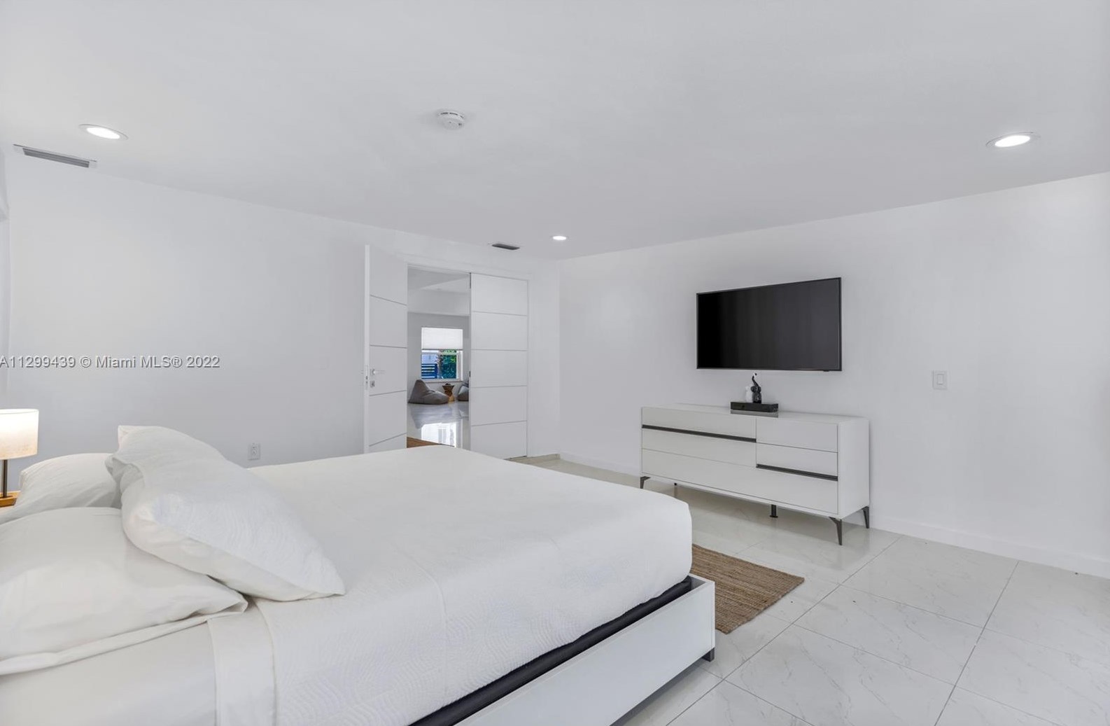 16520 35th Ave, Miami FL  33160-3817 exterior