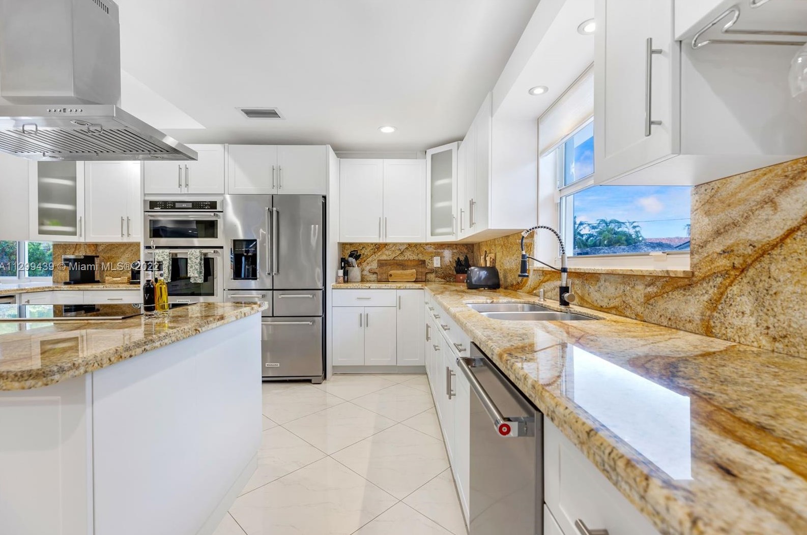 16520 35th Ave, Miami FL  33160-3817 exterior