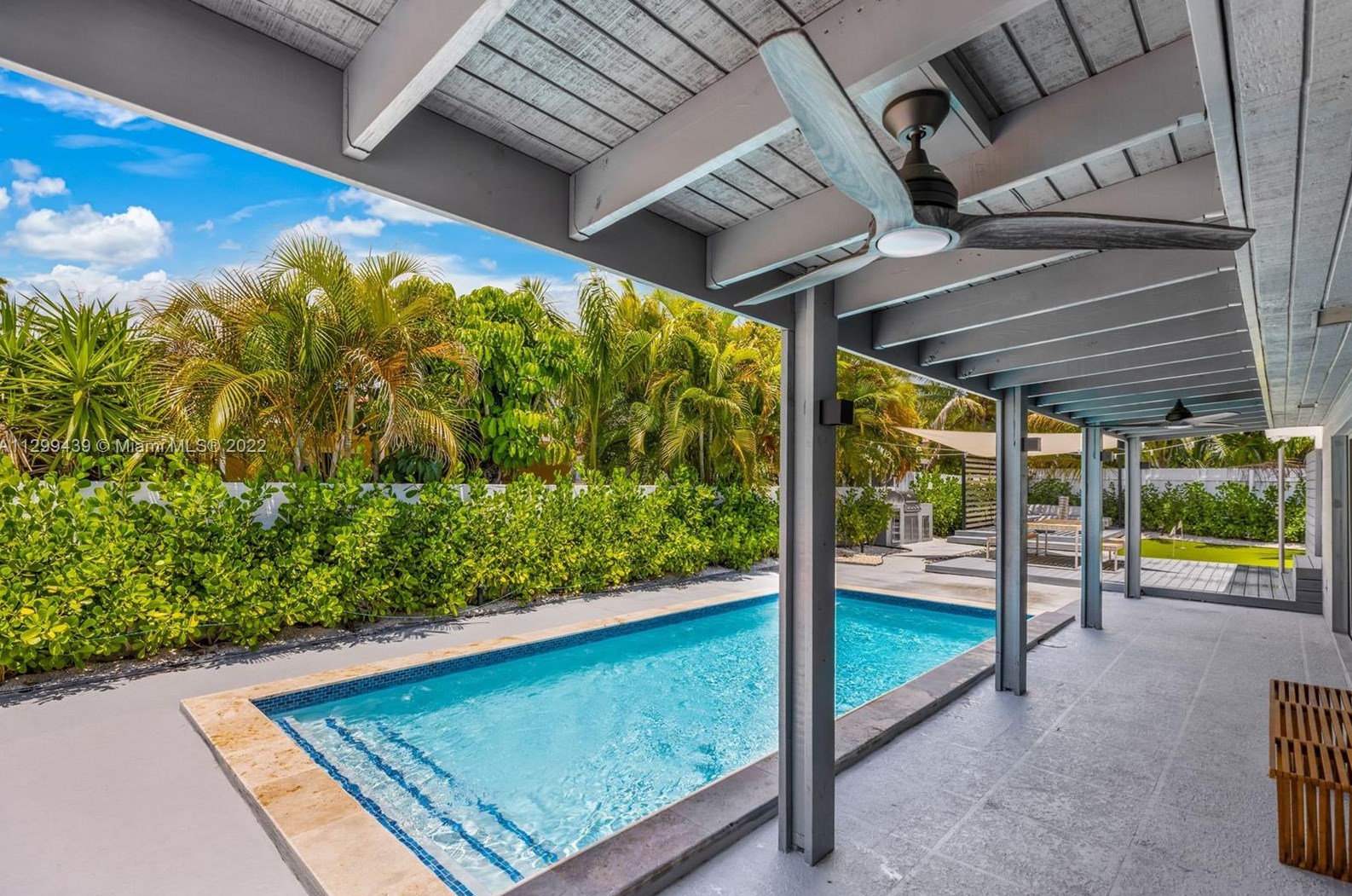 16520 35th Ave, Miami FL  33160-3817 exterior