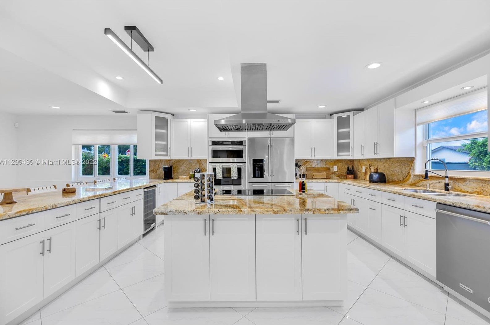 16520 35th Ave, Miami FL  33160-3817 exterior