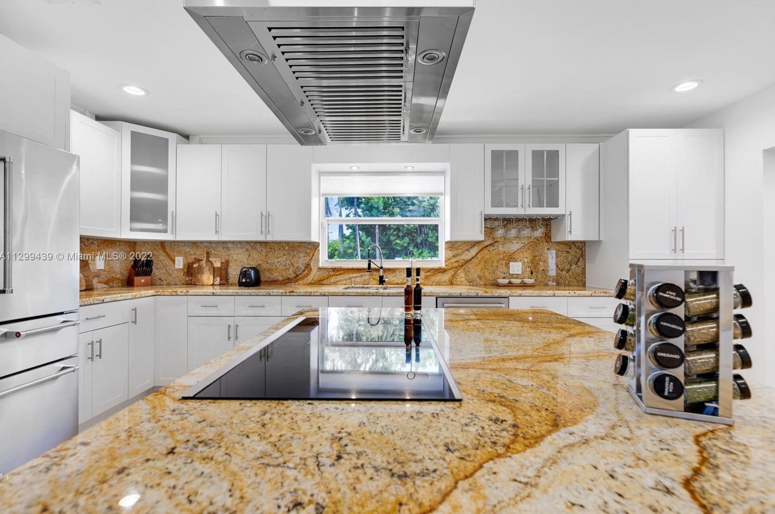 16520 35th Ave, Miami FL  33160-3817 exterior