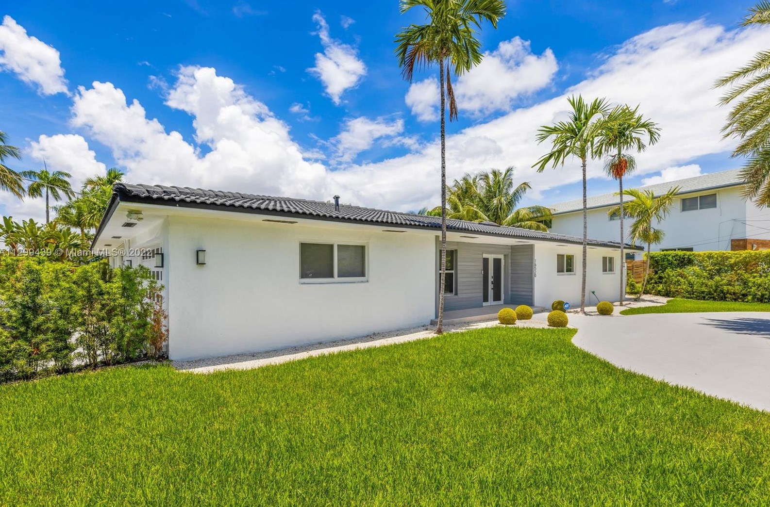 16520 35th Ave, Miami FL  33160-3817 exterior