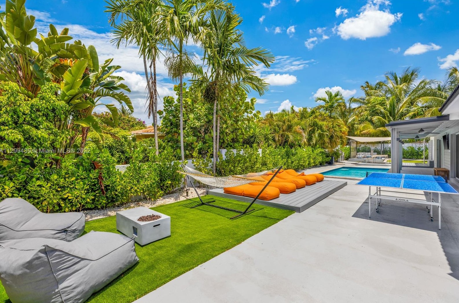 16520 35th Ave, Miami FL  33160-3817 exterior