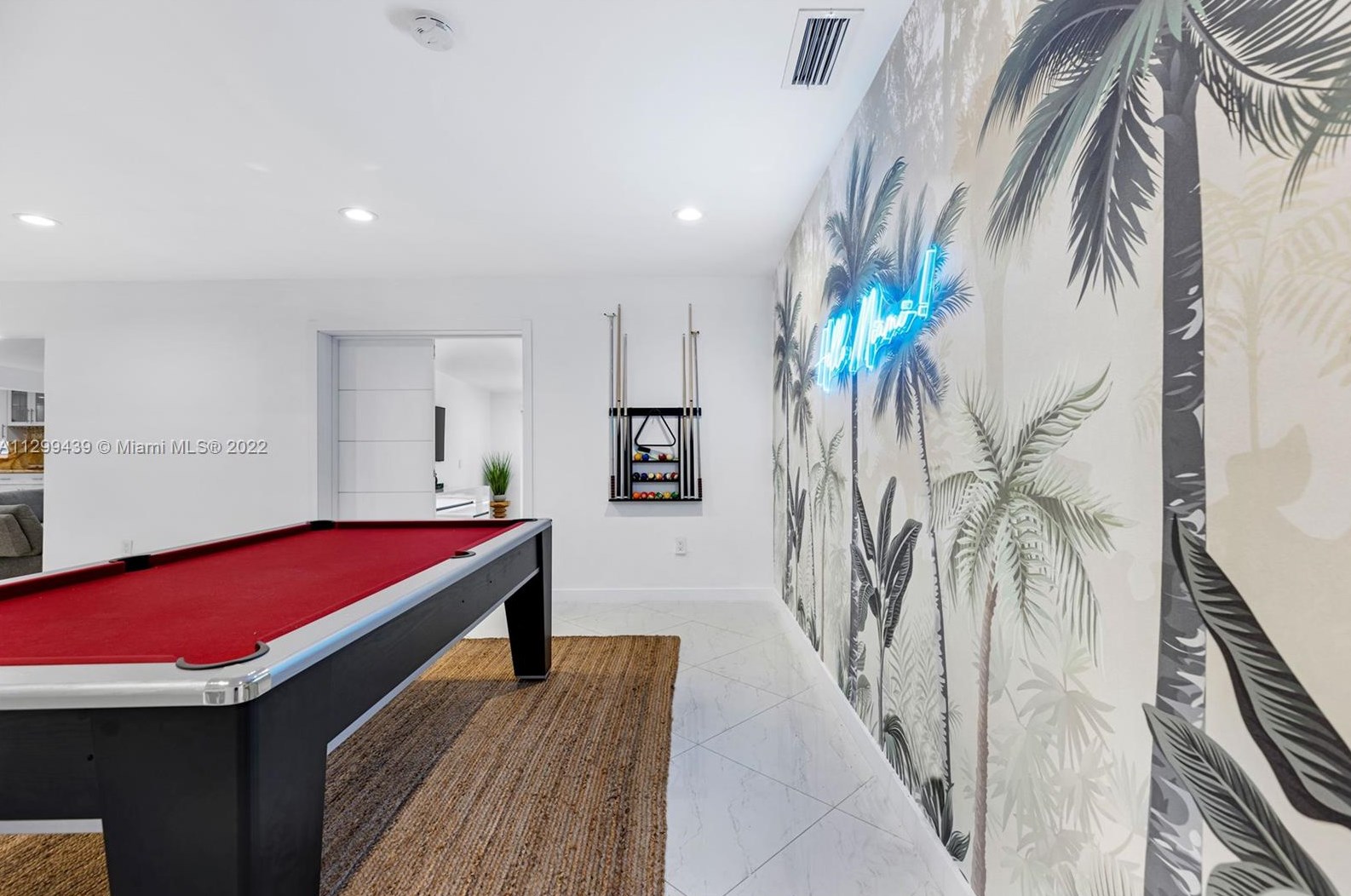 16520 35th Ave, Miami FL  33160-3817 exterior