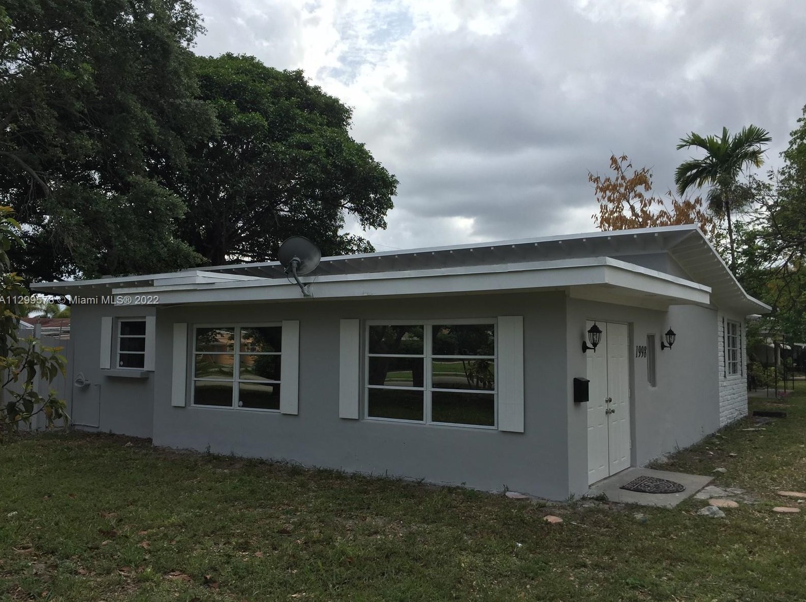 1998 182nd St, Miami FL  33162-1616 exterior