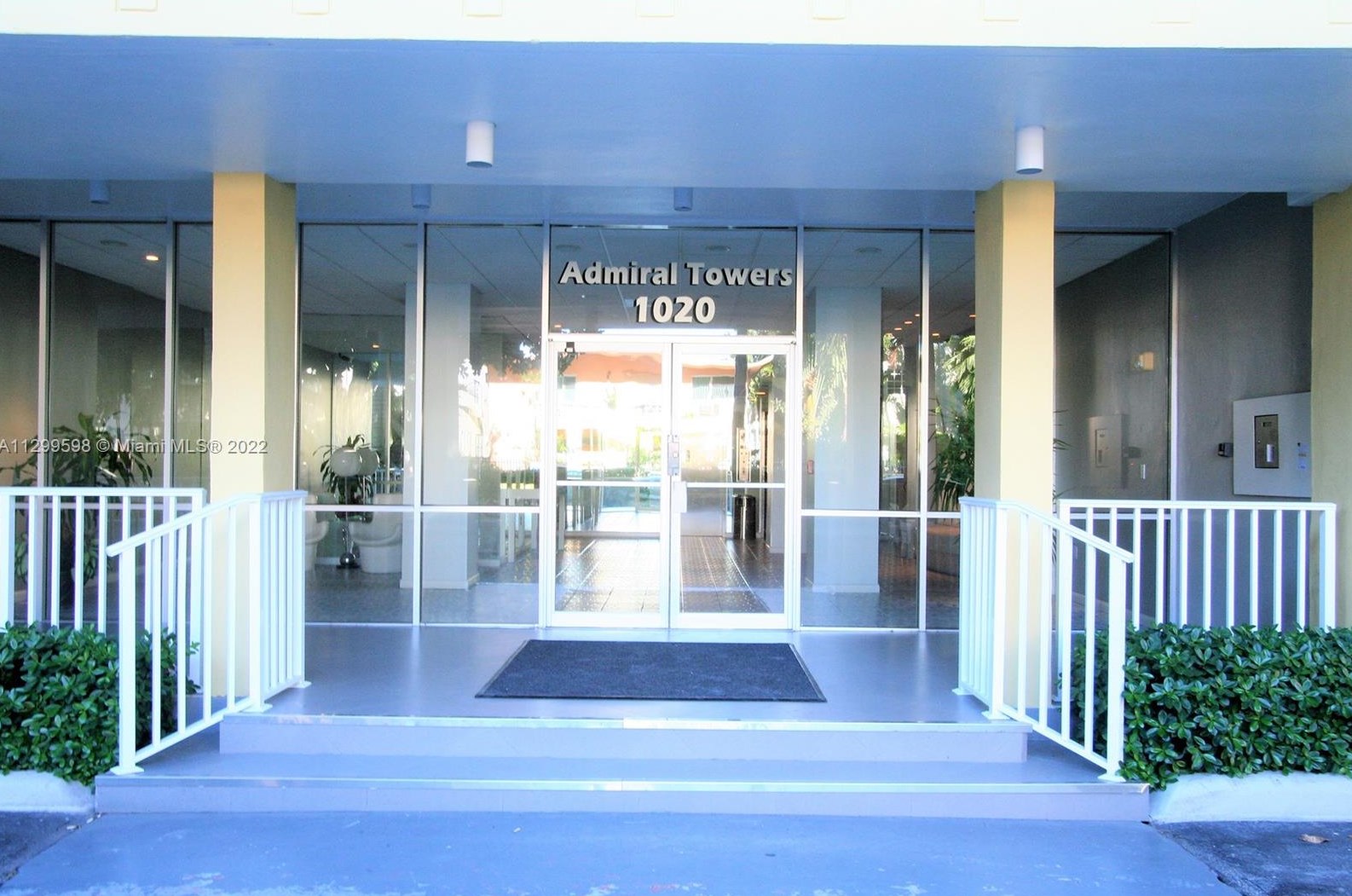 1020 Meridian Ave, Miami FL 33139-8312 exterior