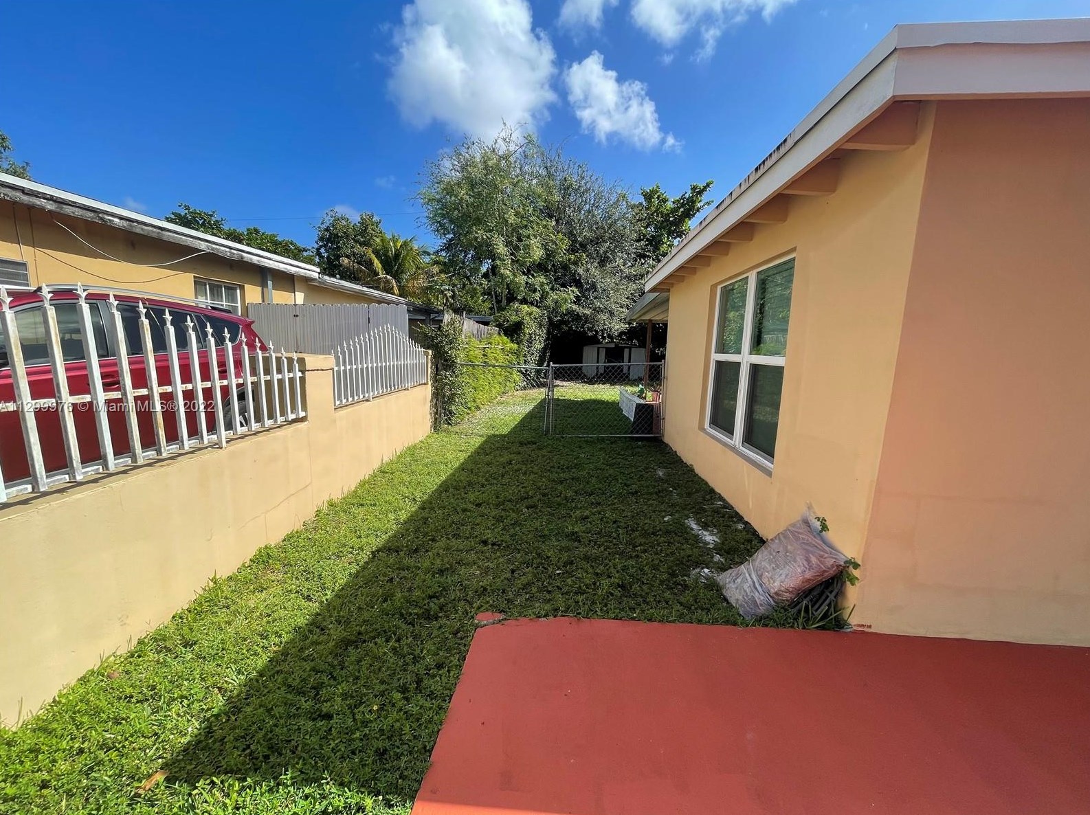 13735 3rd Ave, Miami, FL 33168-4049
