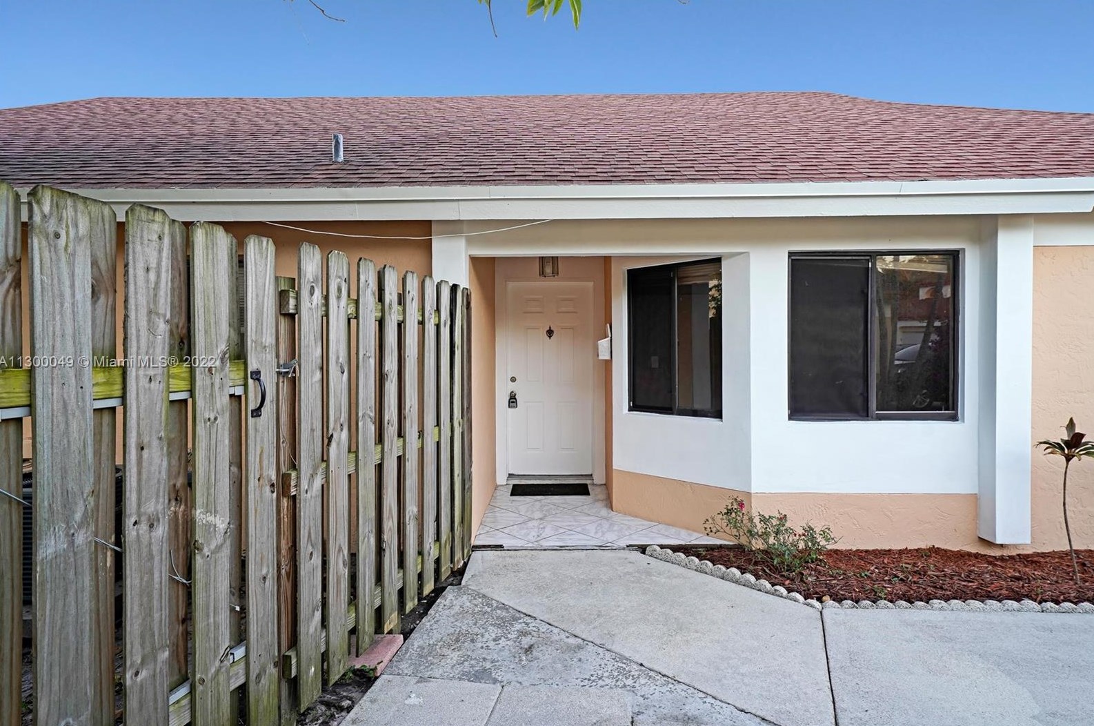 711 Holly St, Pompano Beach, FL 33068-3937