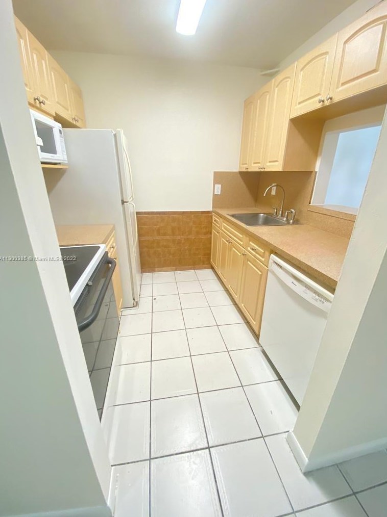260 Nw 107th Ave #220, Miami, FL 33172