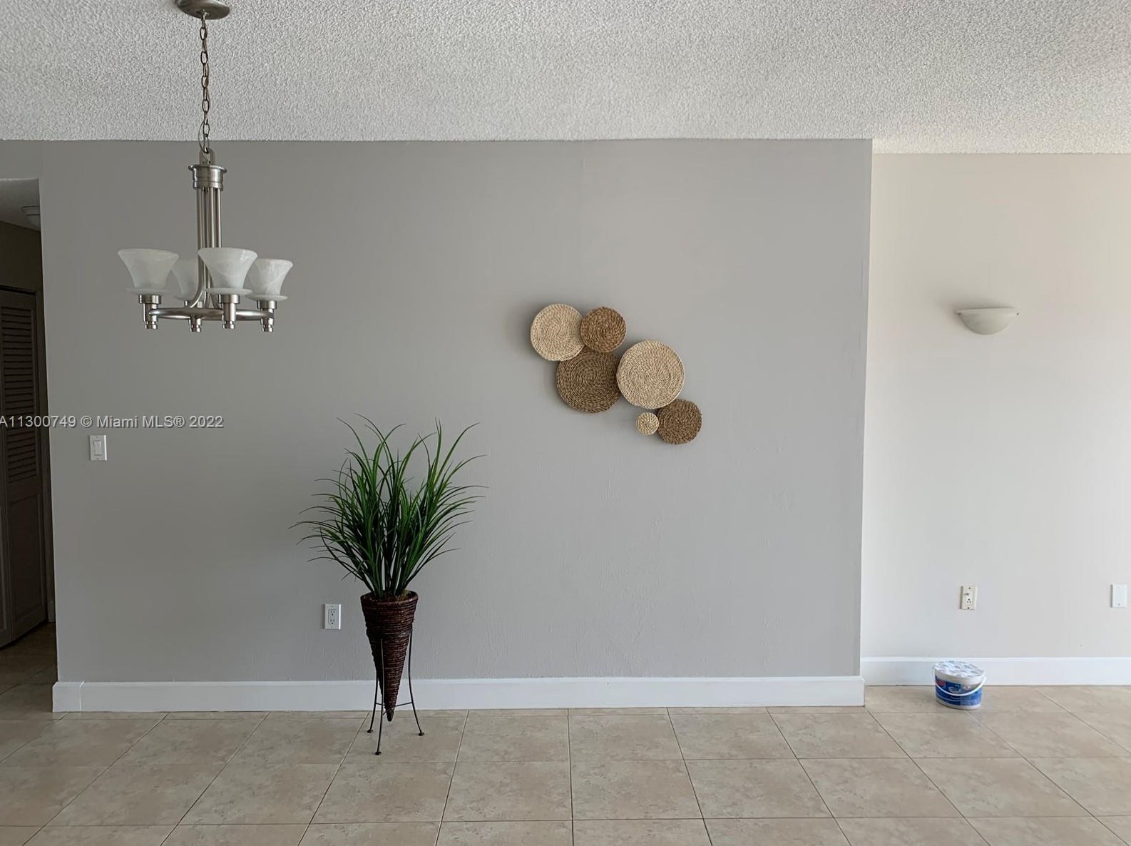 300 Bayview Dr, Miami FL 33160-4700 exterior