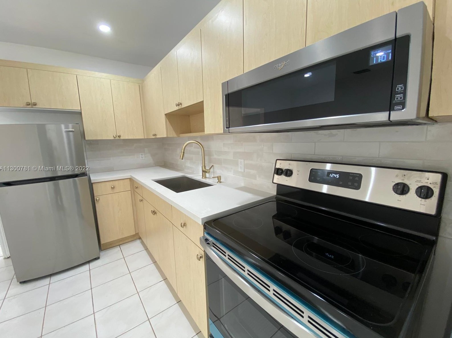 2565 Sw 3rd St, Miami, FL 33125