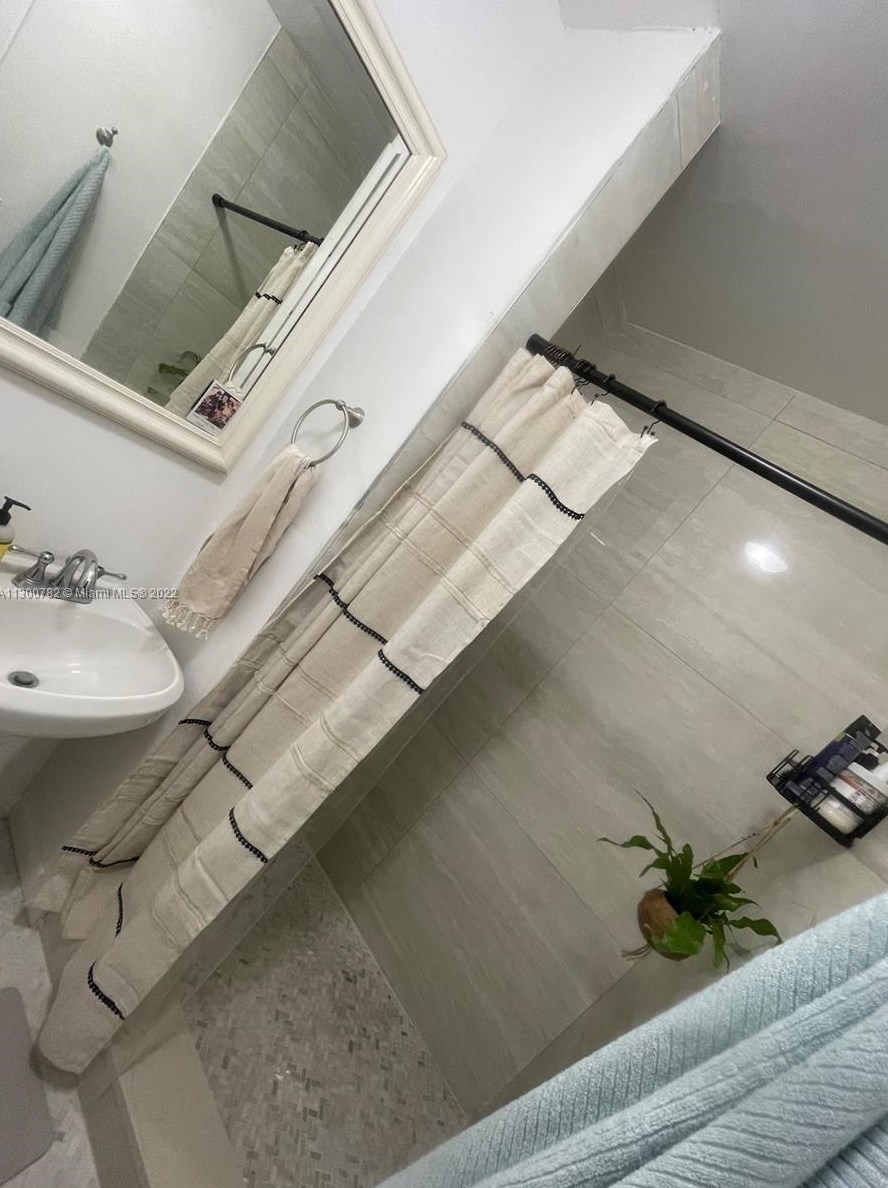7911 East Dr #8, Miami, FL 33141
