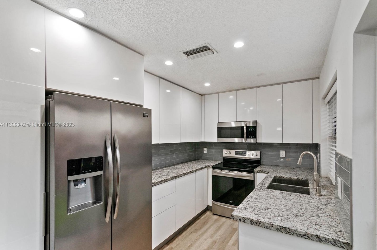 6260 Nw 170th Terrace, Hialeah, FL 33015