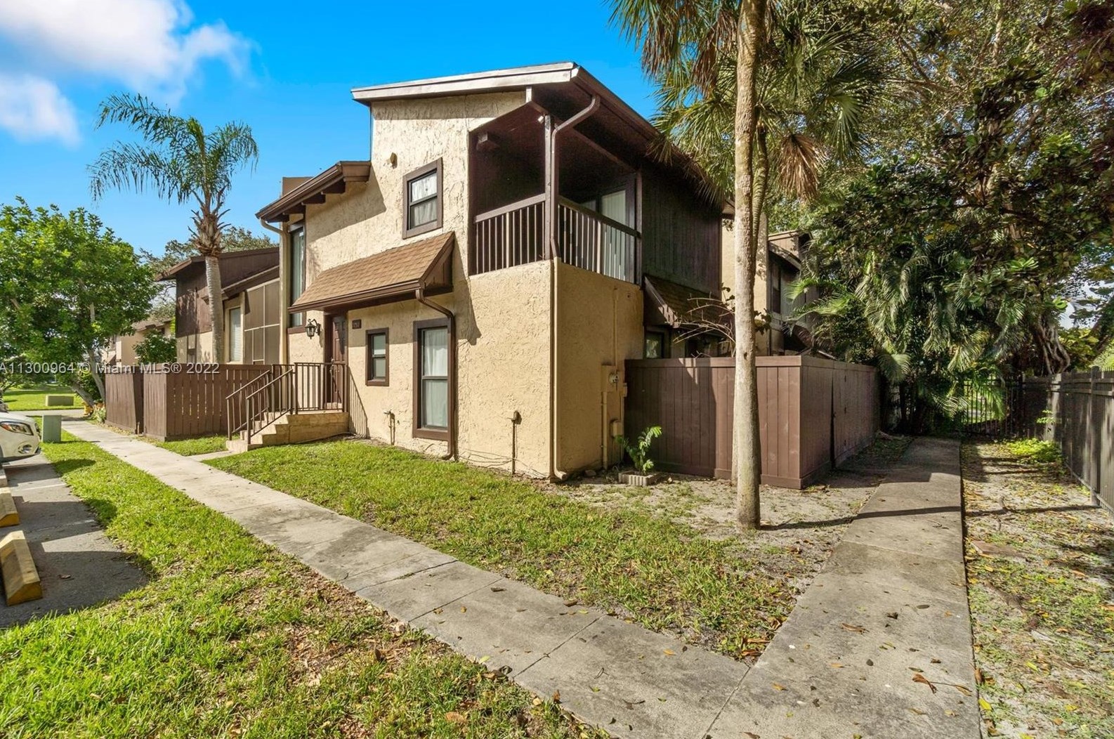 1751 Bayberry Dr, Hollywood, FL 33024-3089