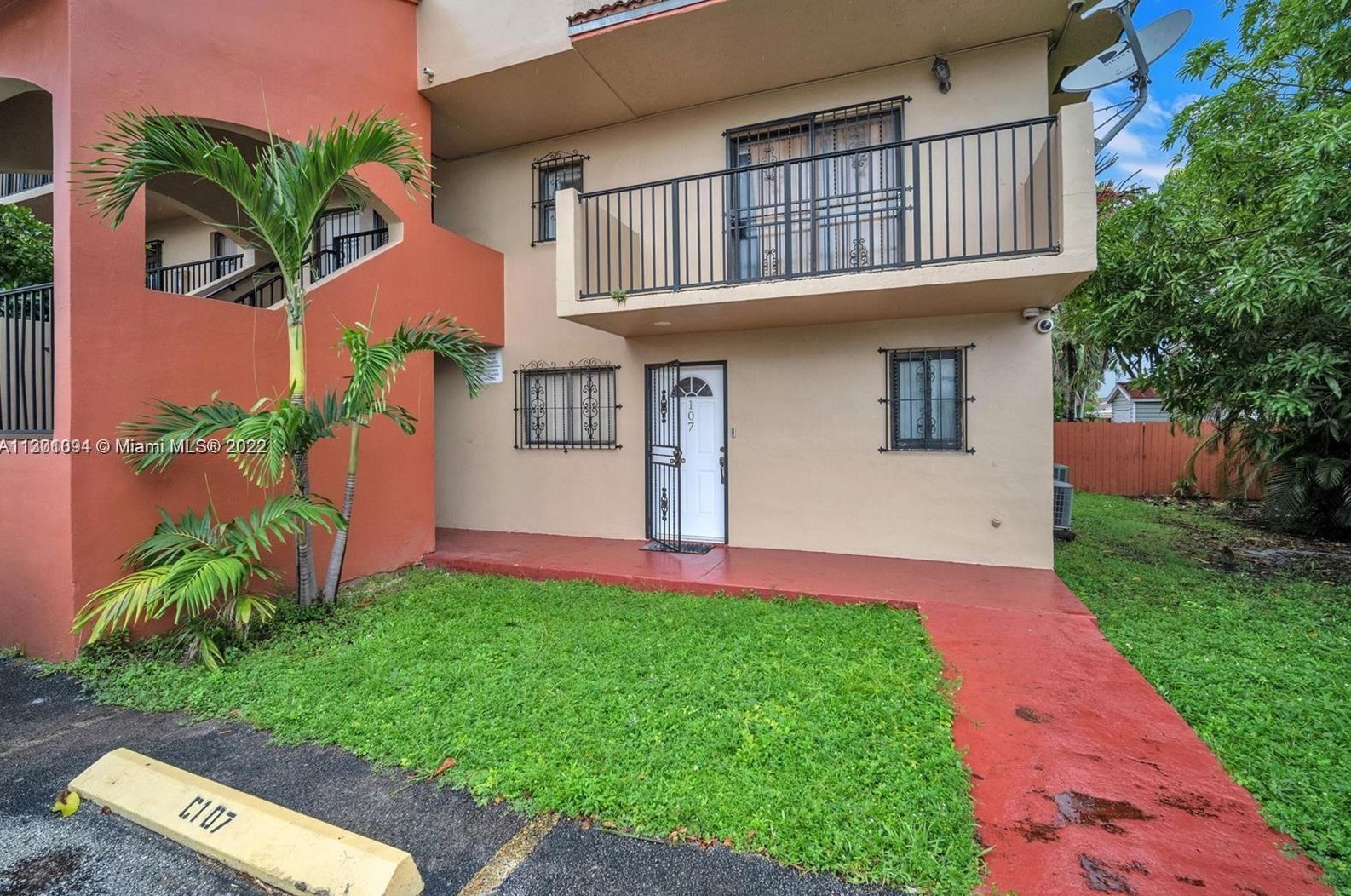 2313 W 60th St #c107, Hialeah, FL