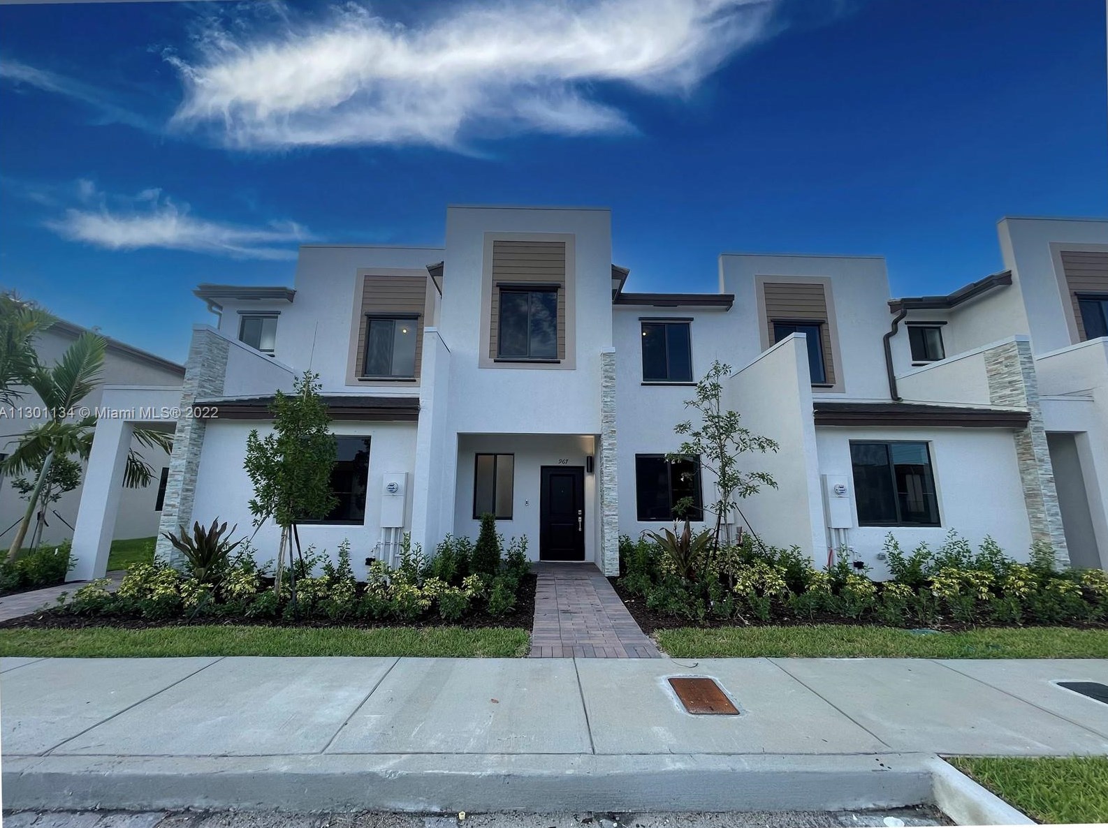 967 Ne 211th St #967, Miami, FL 33179