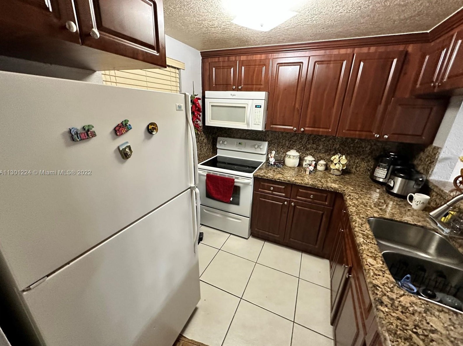 1035 W 77th St #201, Hialeah, FL 33014