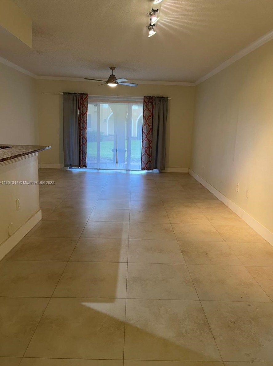 2469 Centergate Dr Apt 102, Hollywood, FL 33025