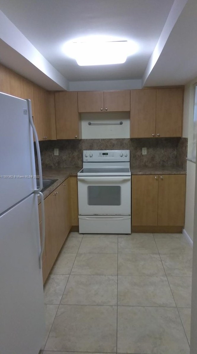 9180 Fontainebleau Blvd Apt 204, Miami, FL 33172
