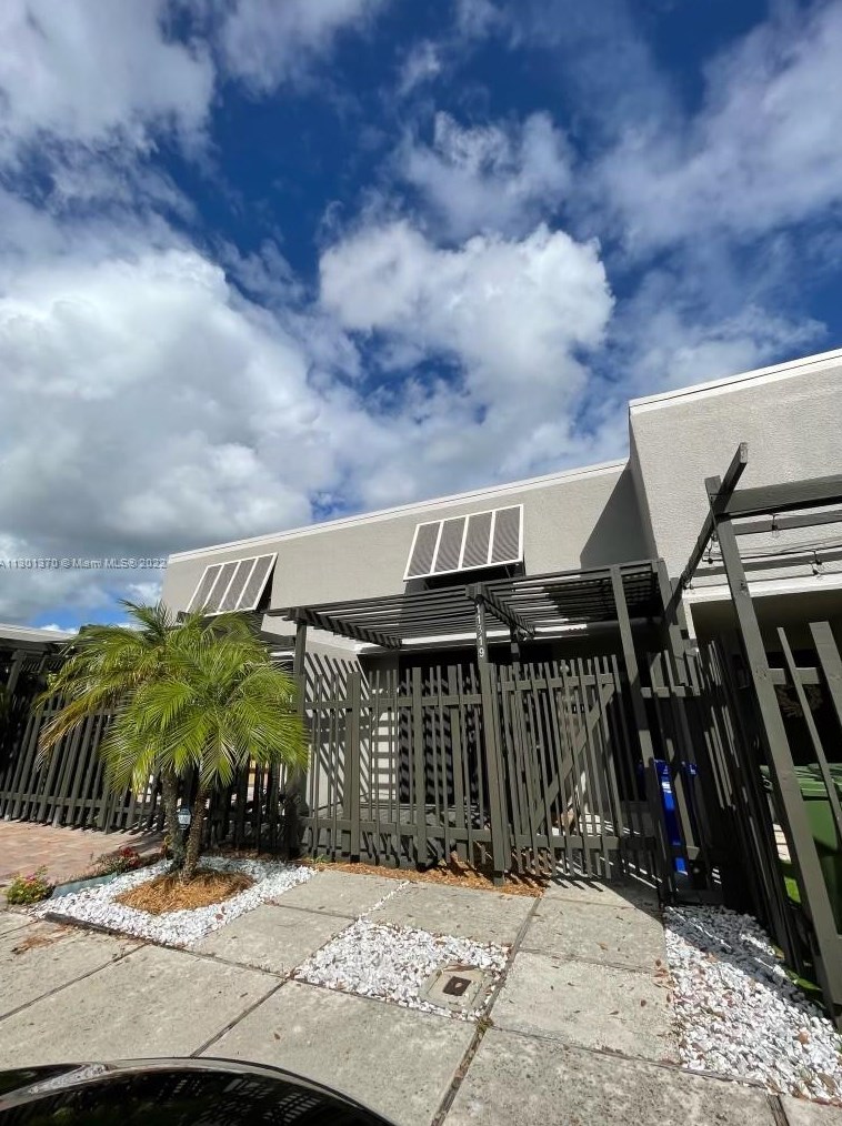 11319 Nw 16th St, Hollywood, FL 33026