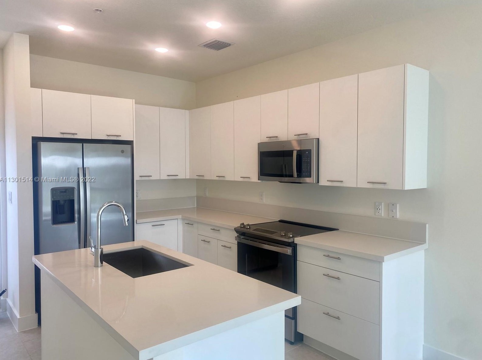 8167 Nw 41st St #411, Miami, FL 33166