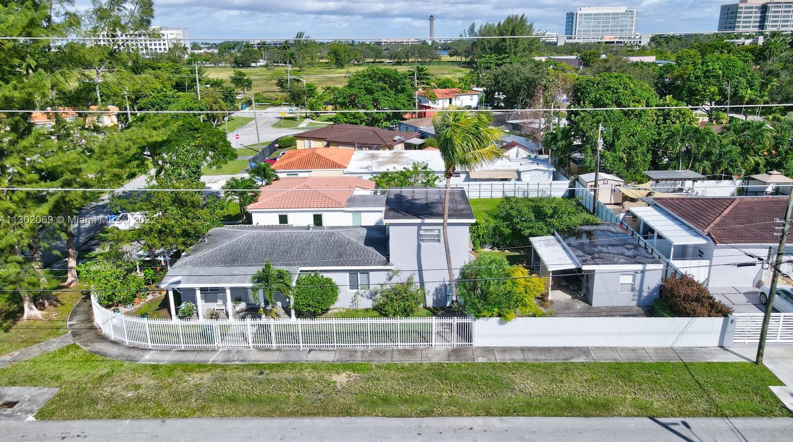 301 64th Ave, Miami, FL 33126-4550