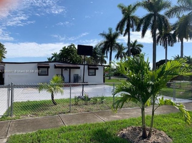 10001 Sw 48th St, Miami, FL 33165