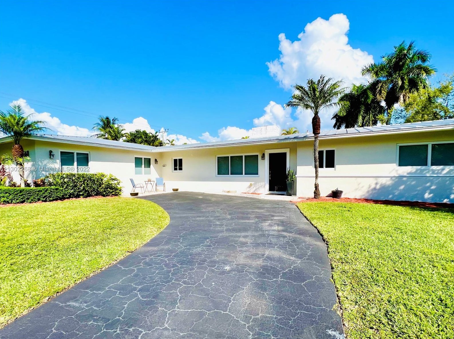 14441 Snapper Dr, Miami, FL 33158-1809