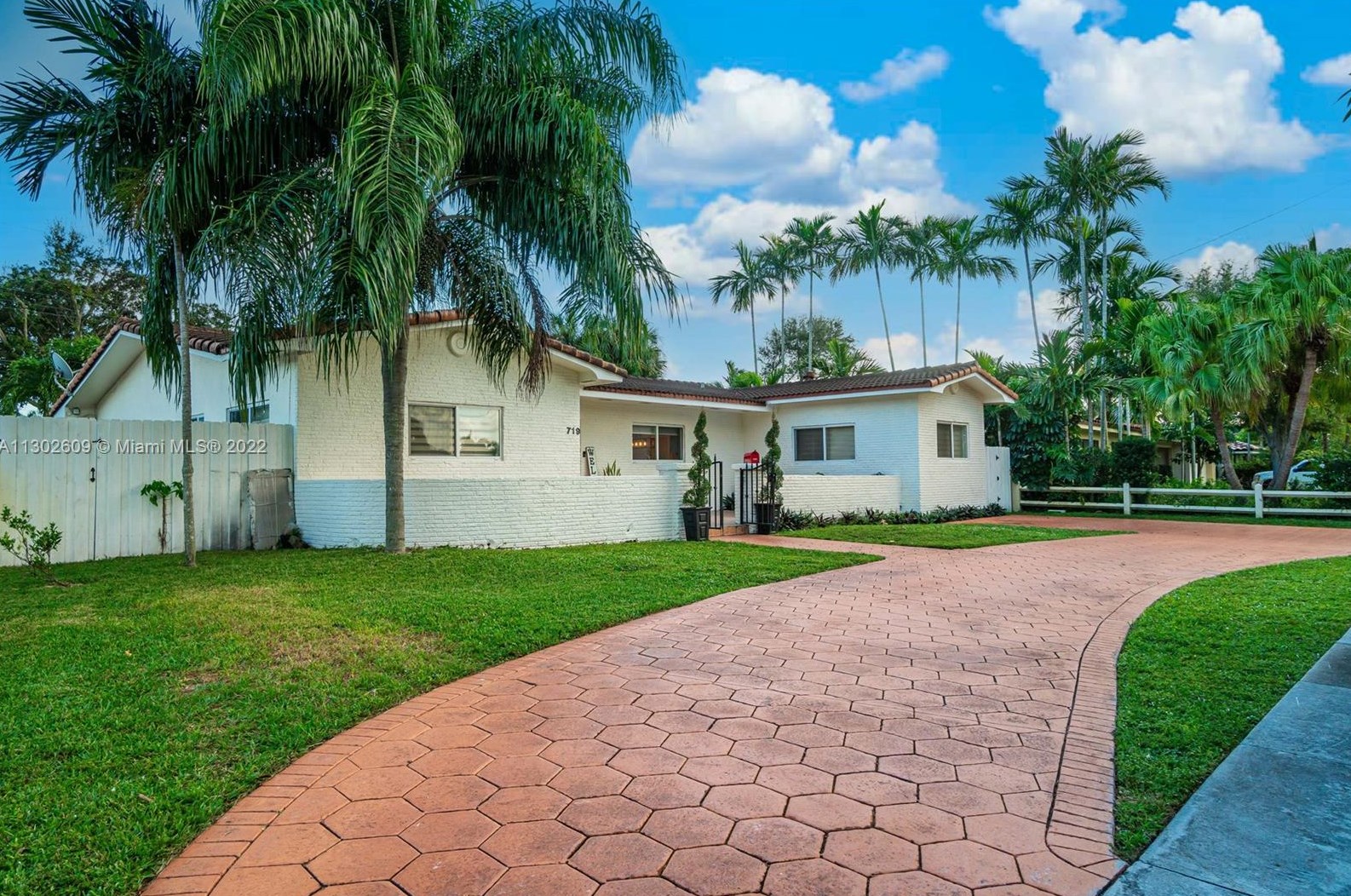 719 N Crescent Dr, Hollywood, FL 33021