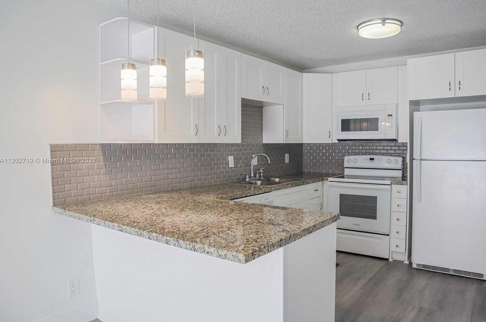 8005 Lake Dr #311, Miami, FL 33166